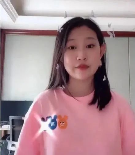 小沈阳|小沈阳12岁女儿近照大变样，脸型鼻子是女神级别，眼睛却像爸爸