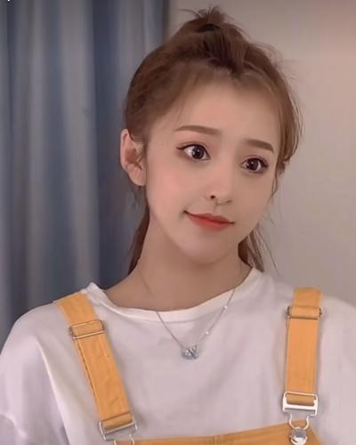 刘思瑶模仿刀小刀甩发网友表示并不买账