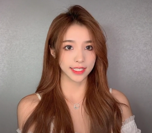 刘思瑶自证没整容晒出学生时期照片网友这也太美了