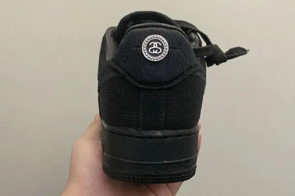 yeezy 450 slide 全新拖鞋曝光!网友:灵感来自白骨精?