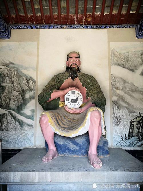 所以,本文中,三皇为燧人氏,伏羲氏,神农氏;五帝为黄帝,颛顼,帝喾,唐尧