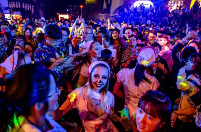 万圣电音节一起"作妖"万圣节华北最盛大万圣巡游70 妖魔鬼怪8个巡游