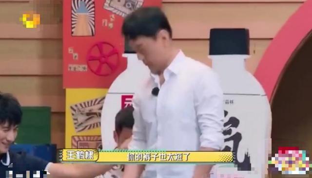 王耀庆|46岁王耀庆穿超短裤被吐槽，粉丝回应凭什么超短只有女生能穿？