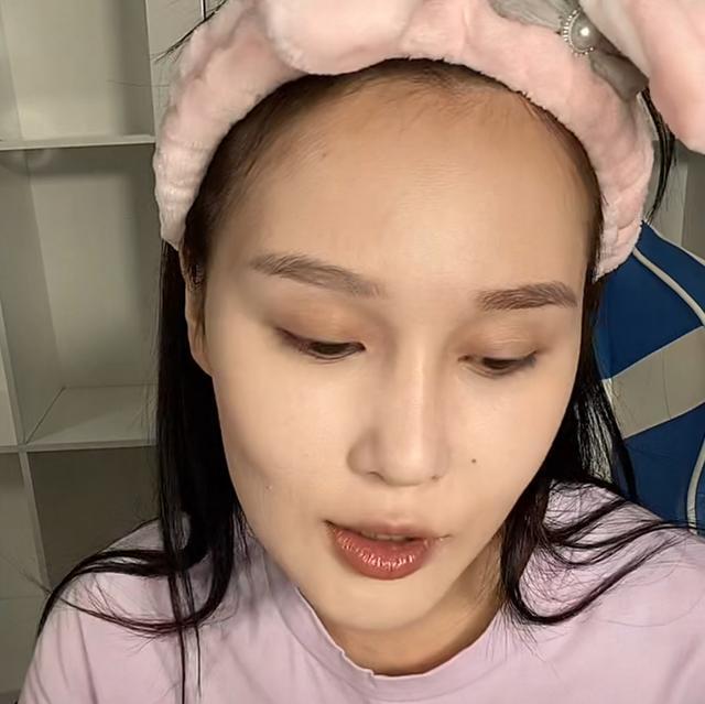 赵本山|赵本山女儿罕亮相！无美颜出镜撞脸张馨予，眼窝凹陷与精修差别大