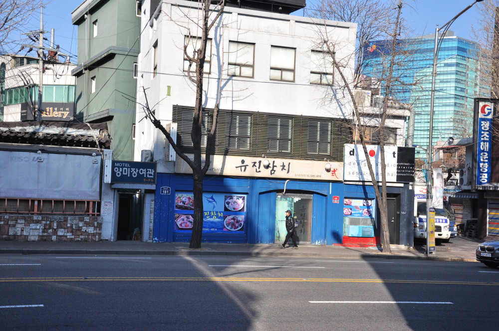 韩国|韩国城市街头的招牌是什么样？游客看了感慨，不加限制只会太杂乱