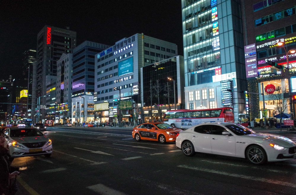 韩国|韩国城市街头的招牌是什么样？游客看了感慨，不加限制只会太杂乱