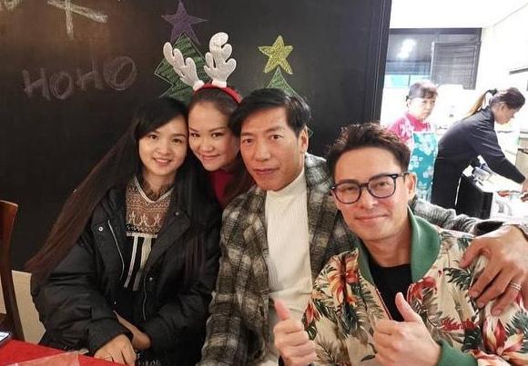 张耀扬|57岁张耀扬近照曝光！胡须皆白显沧桑，和小25岁女友感情甜蜜