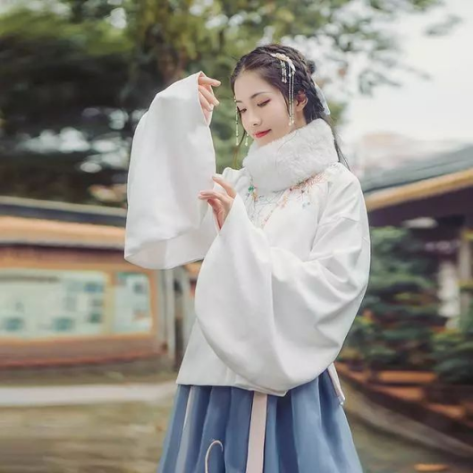 汉服在冬天该如何穿搭 这篇保暖指南送给你 腾讯新闻