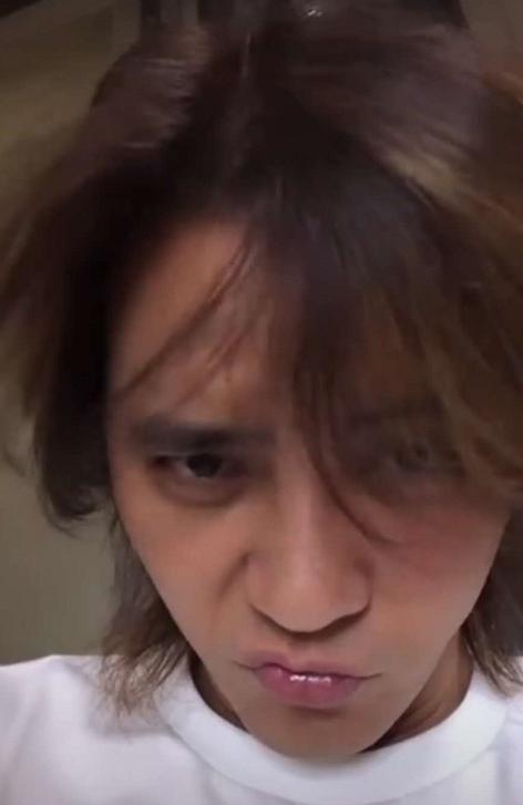 罗志祥曝近况耍帅自拍黑眼圈成亮点5天前还被扒点赞性感美女