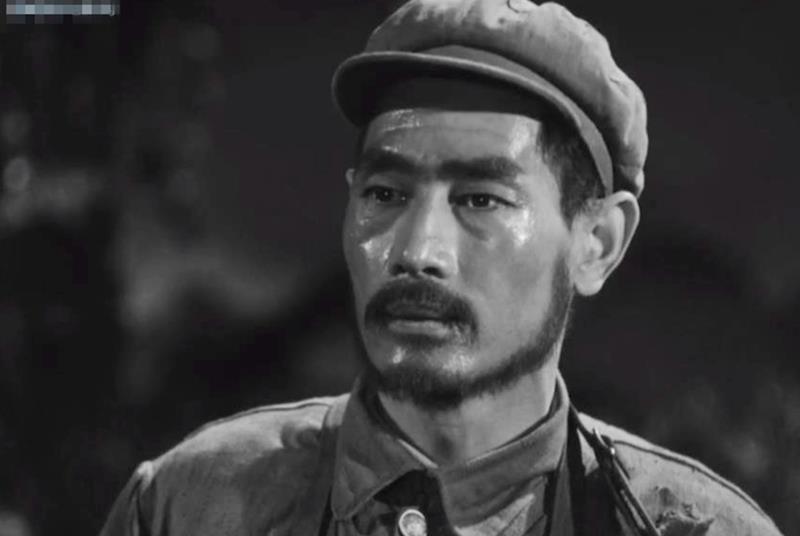 记得黑白片《渡江侦察记》吴老贵吗?乐观老班长,妻也是知名演员