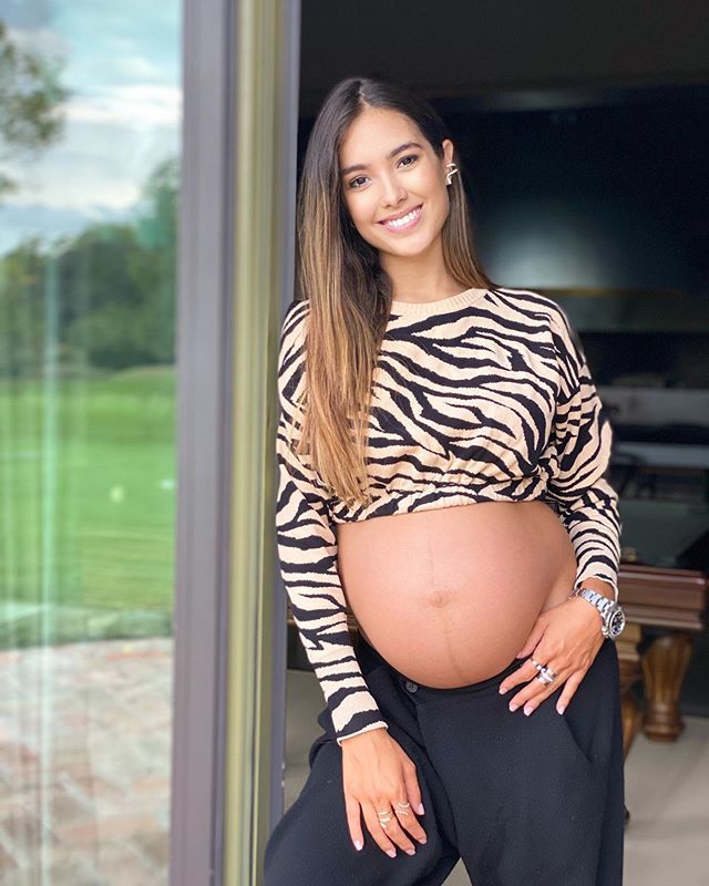 吉安卢卡·瓦奇|意53岁花花富翁久违晒女友孕肚，感受胎宝踢脸，25岁模特地位稳固很骄傲