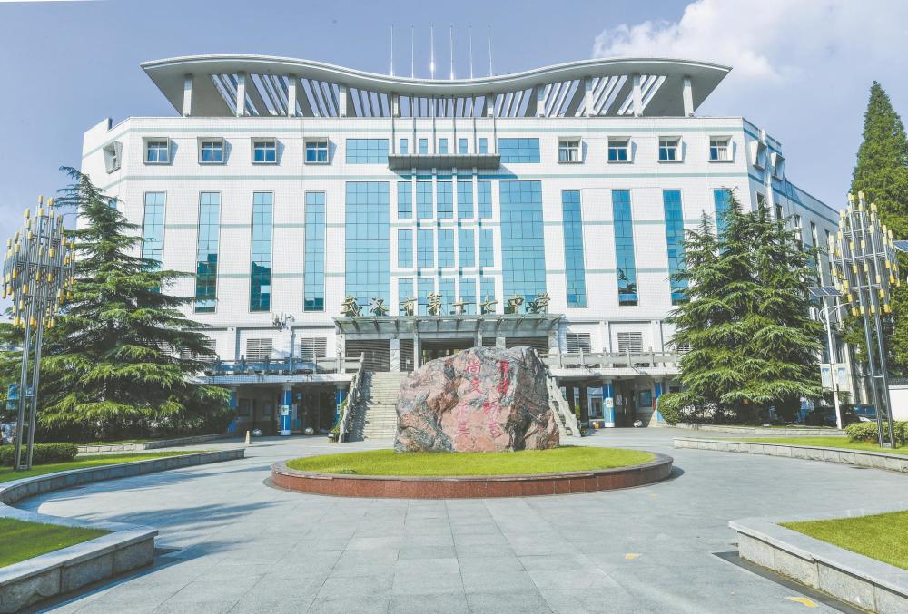 武汉市第十七中学校园音乐课堂美术课堂楚天都市报记者 狄鑫 摄影