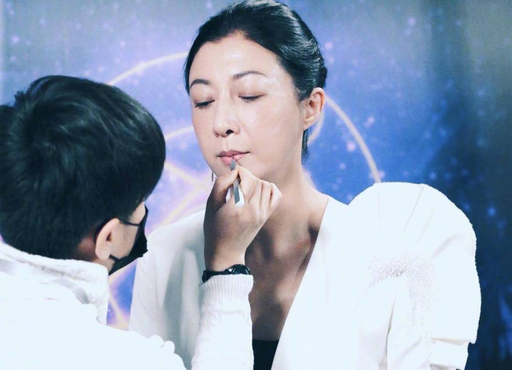 吴卓林|吴绮莉近况曝光，大热天全副武装现身街头，全程避谈女儿吴卓林
