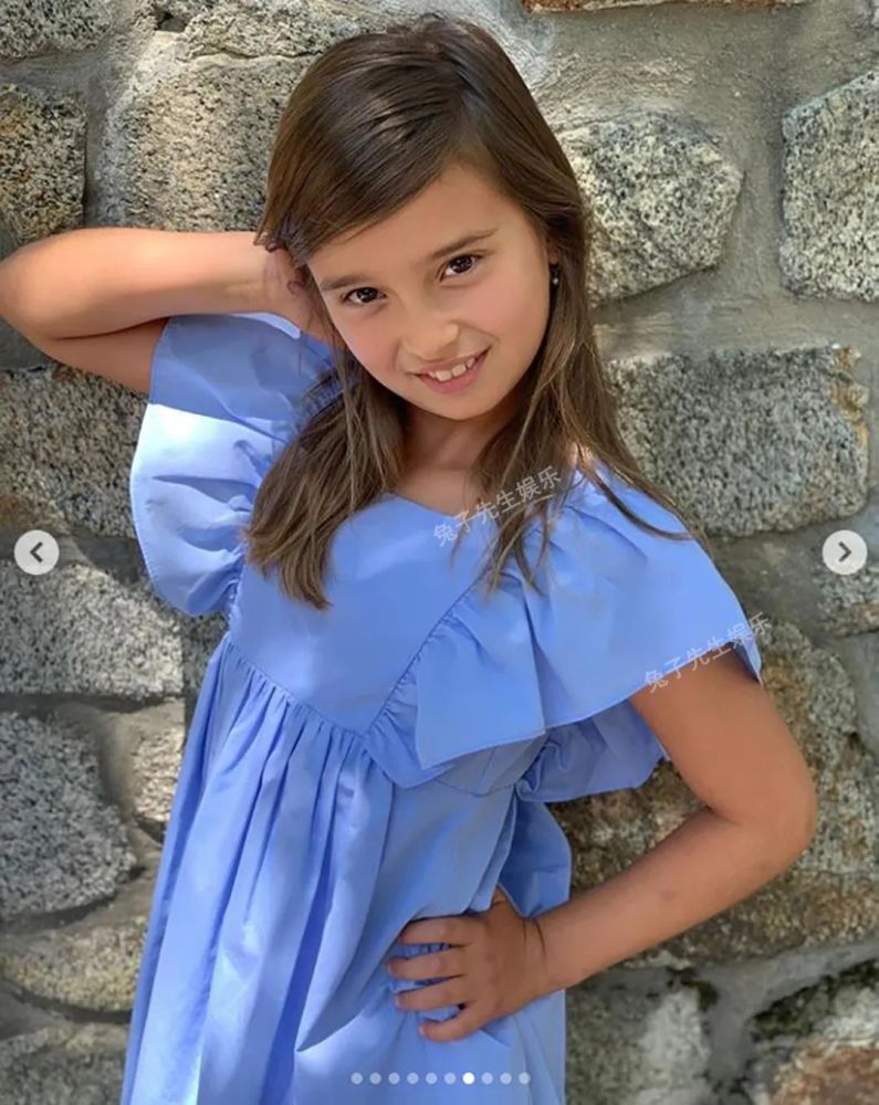 9岁伊万卡女儿亭亭玉立却晒成小煤球可惜这美人胚子了