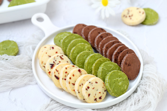 网红曲奇饼干在家做,用料讲究口感酥脆,烘焙小白也能一次就成功