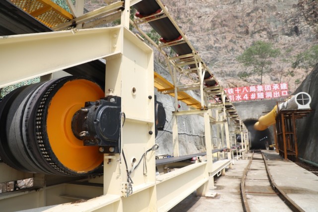 国内首台新型敞开式隧道掘进机在广州正式掘进