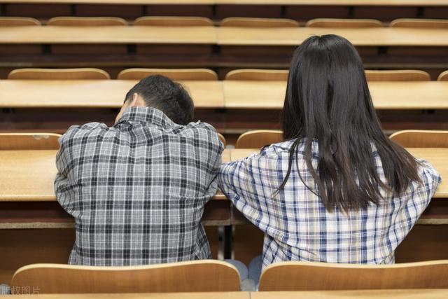 高校封校期间 会谈恋爱的大学生情侣 都在这样升华爱情 腾讯新闻