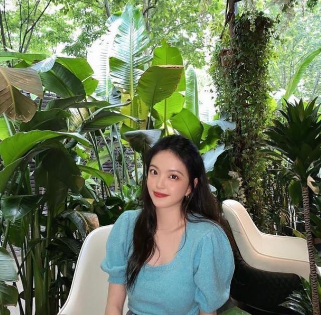 华谊千金王文也大秀钻戒,恋爱后显"幸福肥",身材从少女变熟女