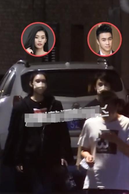 奚梦瑶|何猷君携奚梦瑶外滩约会，疑特地陪老婆参加活动，牵手搂腰超甜蜜