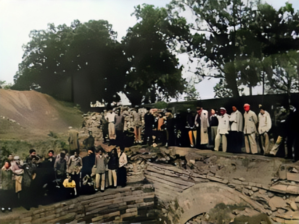 1966年万历皇帝被公开示众,尸骨遭砸碎焚毁,最终连骨