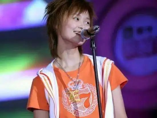 李宇春|被嘲像男人，2周上13次热搜，李宇春是怎么火了15年的？
