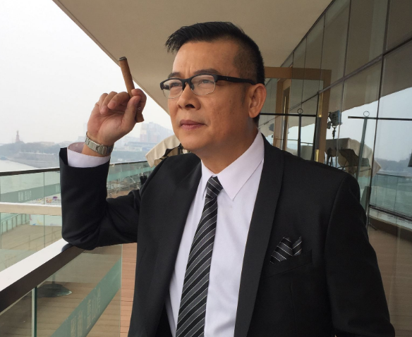 吴毅将|港片里的两位大反派齐聚一堂！吴毅将可比张耀扬年轻多了