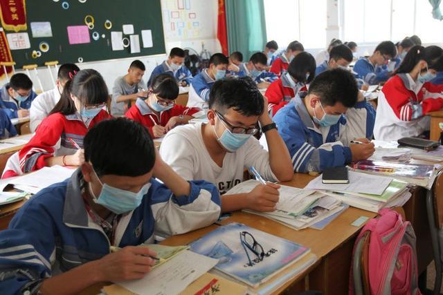 福州一老师强令学生教师节送礼,遭质疑后