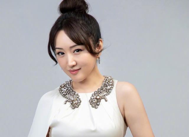 杨钰莹再唱心雨曾因初恋致事业滑铁卢如今49岁仍似少女