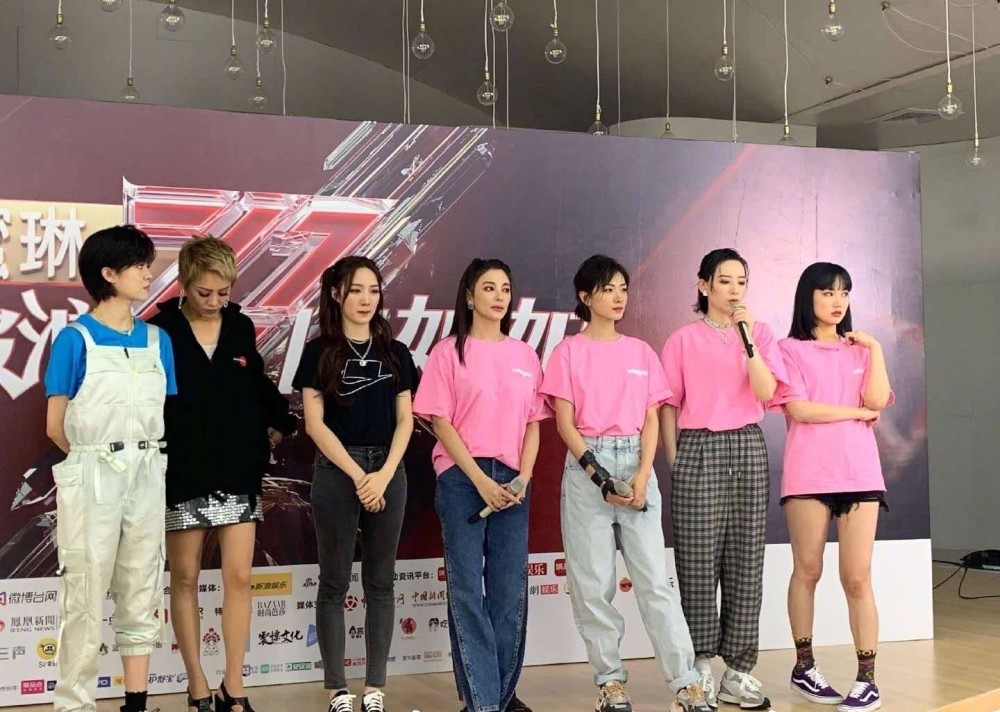 浪姐|没闹不和！《浪姐》庆功宴现场照曝光，姐姐们其乐融融，为金晨庆生超暖心