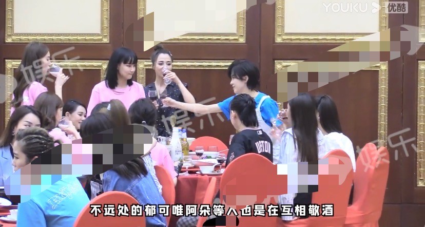 浪姐|没闹不和！《浪姐》庆功宴现场照曝光，姐姐们其乐融融，为金晨庆生超暖心
