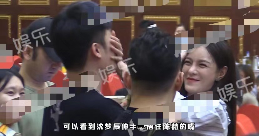 浪姐|没闹不和！《浪姐》庆功宴现场照曝光，姐姐们其乐融融，为金晨庆生超暖心