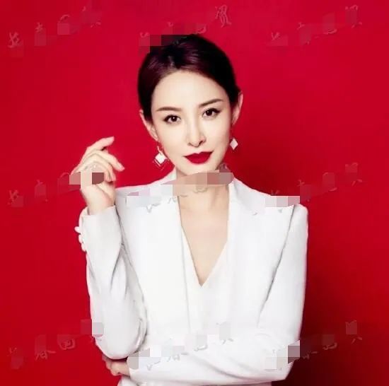 中性化过强并不是一件好事,所以纯白色的西装更适合女性穿着,康作如