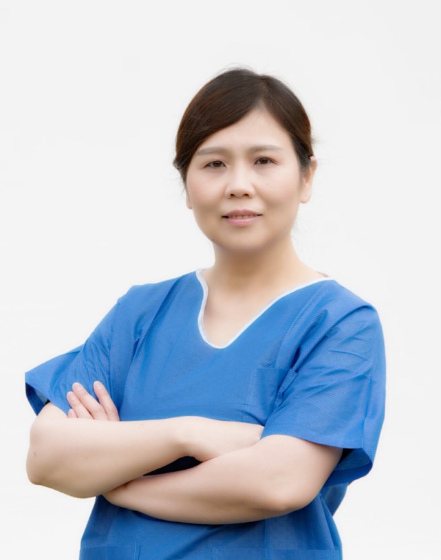 丁敏:8秒为患者插上胃管,带队员建起大别山医院首个重症icu