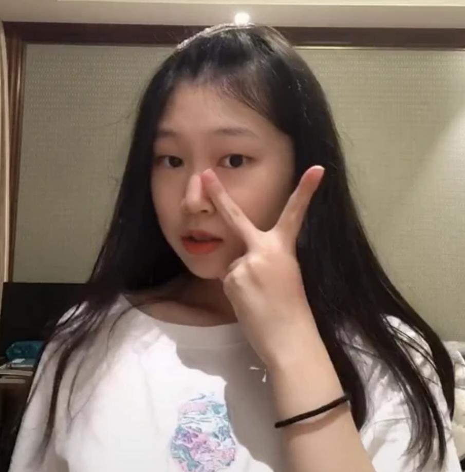 小沈阳女儿才是整容式长大12岁单眼皮美成高级脸果然女大十八变