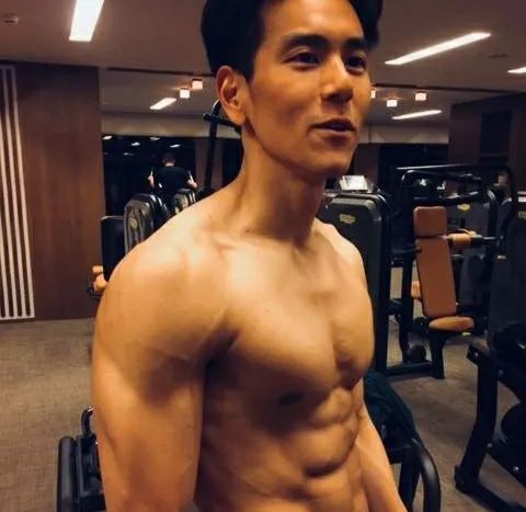 彭于晏|8块腹肌的彭于晏也有被嘲的一天！被吐槽“黄包车夫”也太惨了吧！