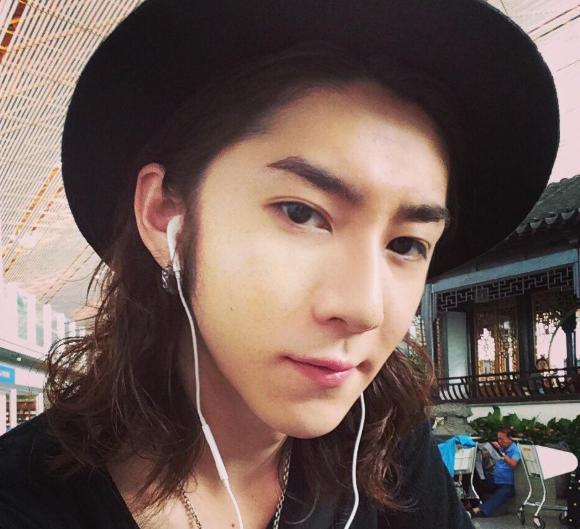 留言亲密,同款戒指手链引猜测,网友:浪姐王霏霏有新恋情?