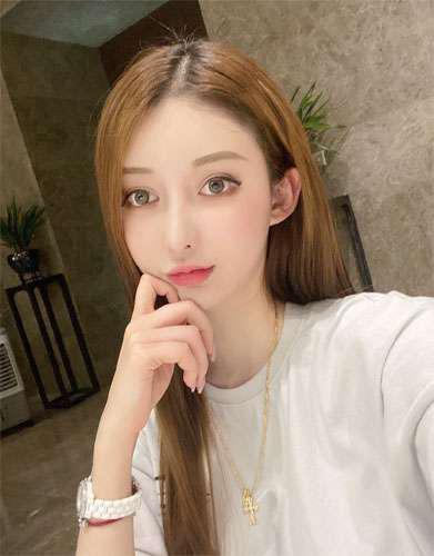 据悉,现在的小g娜已经成功的转型,从服饰网红变身女