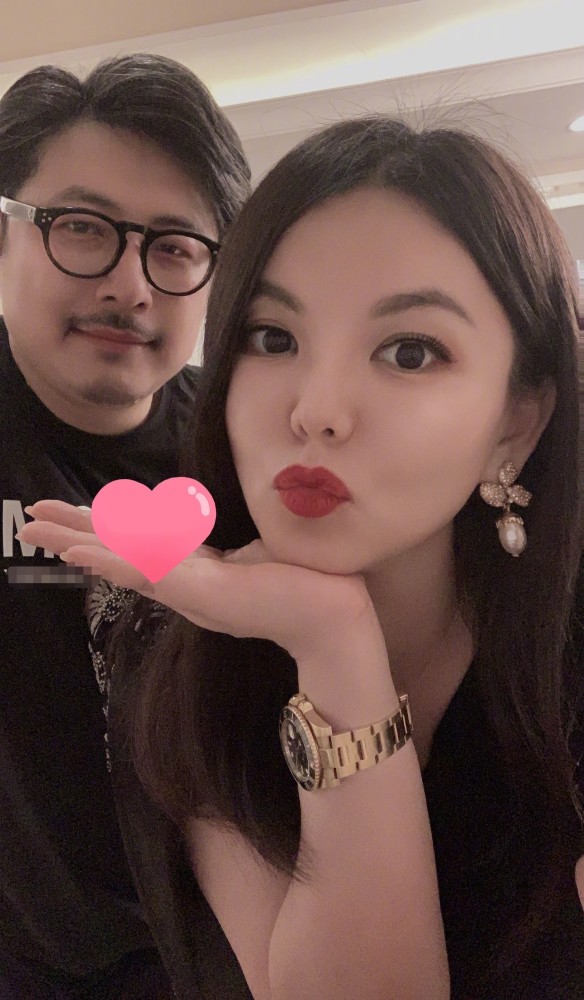 王岳伦|李湘王岳伦夫妻综艺官宣，2人同框秀恩爱太甜，却遭网友直讽
