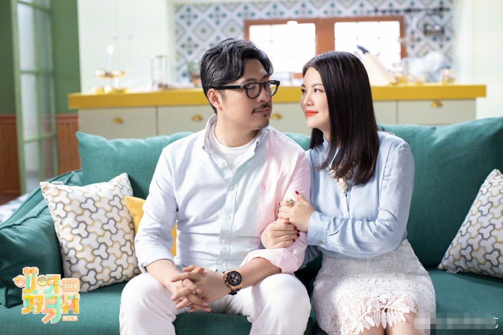 王岳伦|李湘王岳伦夫妻综艺官宣，2人同框秀恩爱太甜，却遭网友直讽