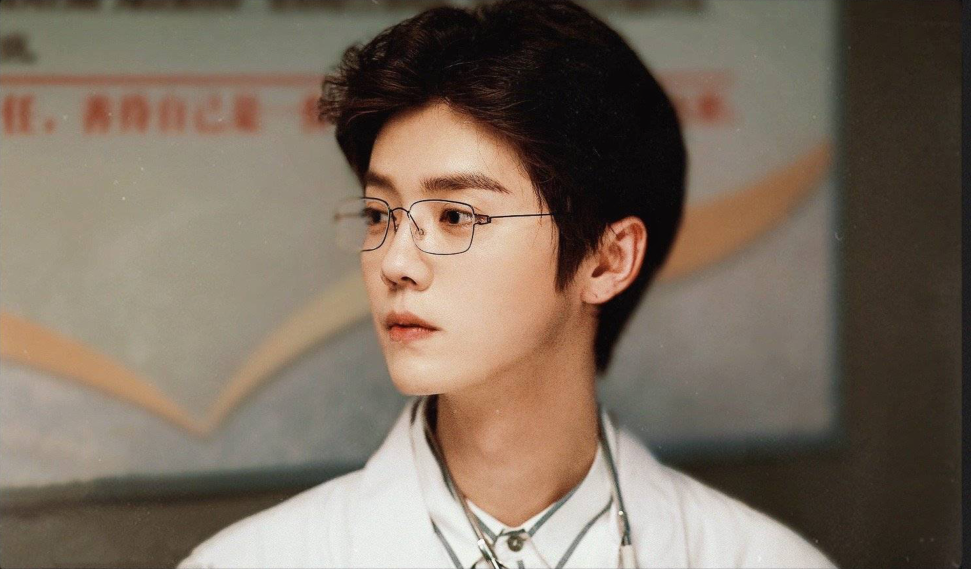 鹿晗|鹿晗关晓彤分手？不如期待女方新电影，搭档黄景瑜上演胖子逆袭