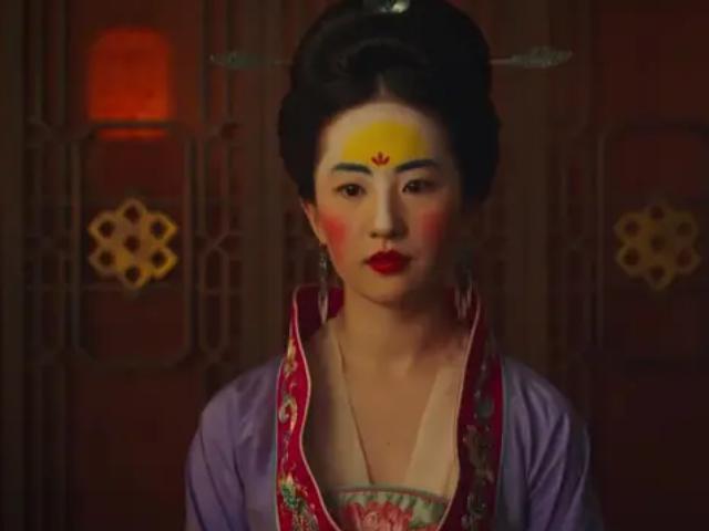 刘亦菲|刘亦菲晒素颜照，真实放飞自我，网友：麻烦给她买五斤偶像包袱