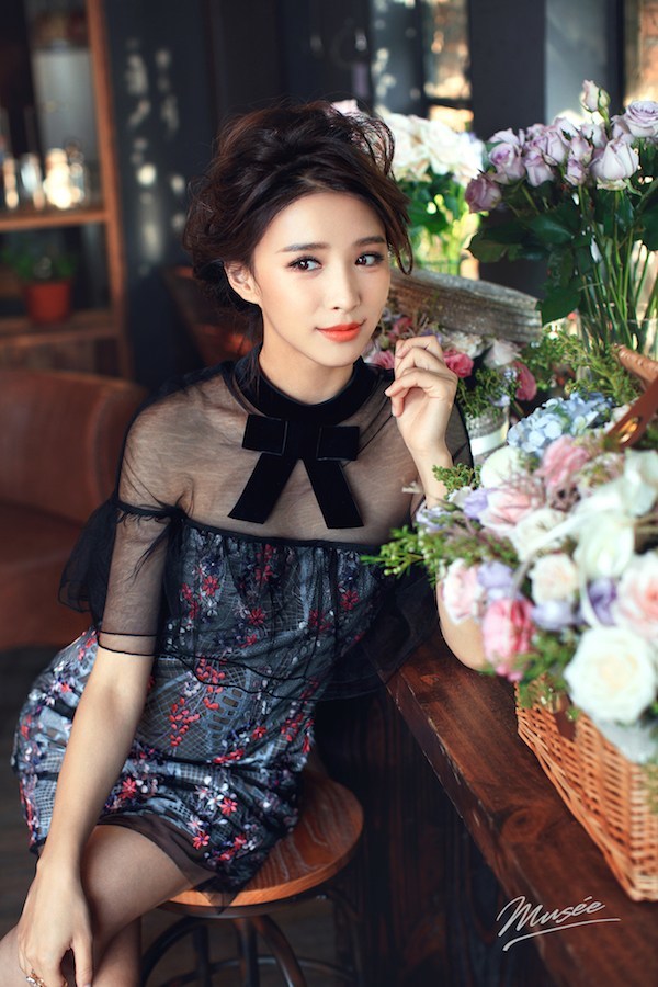 重庆美女主持人张杨果而,时尚靓丽_腾讯新闻