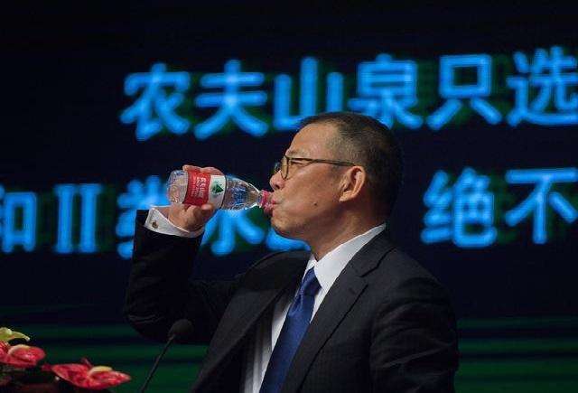 农夫山泉上市创始人钟睒睒成新中国首富_腾讯新闻
