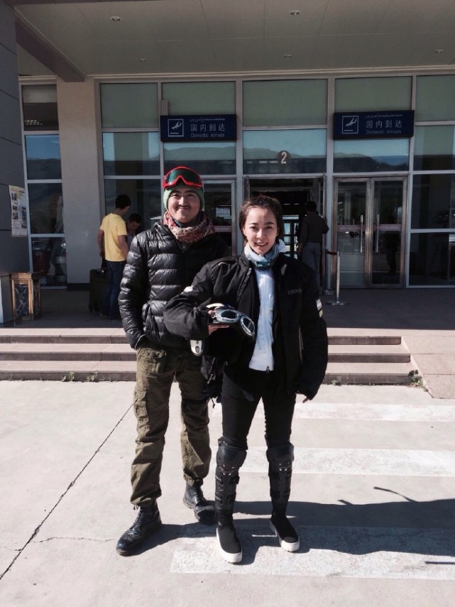 王珞丹姐姐王楚函官宣结婚,嫁给小7岁老公,相恋五年终修成正果