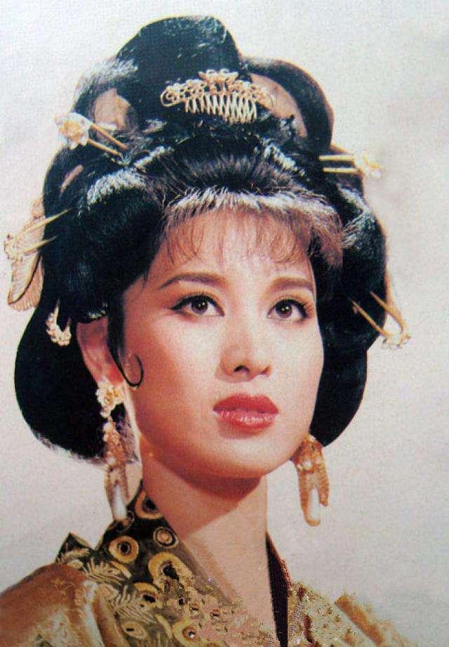 然后就是长得像阿姨的贺兰氏,苗乙乙实在是太美了.