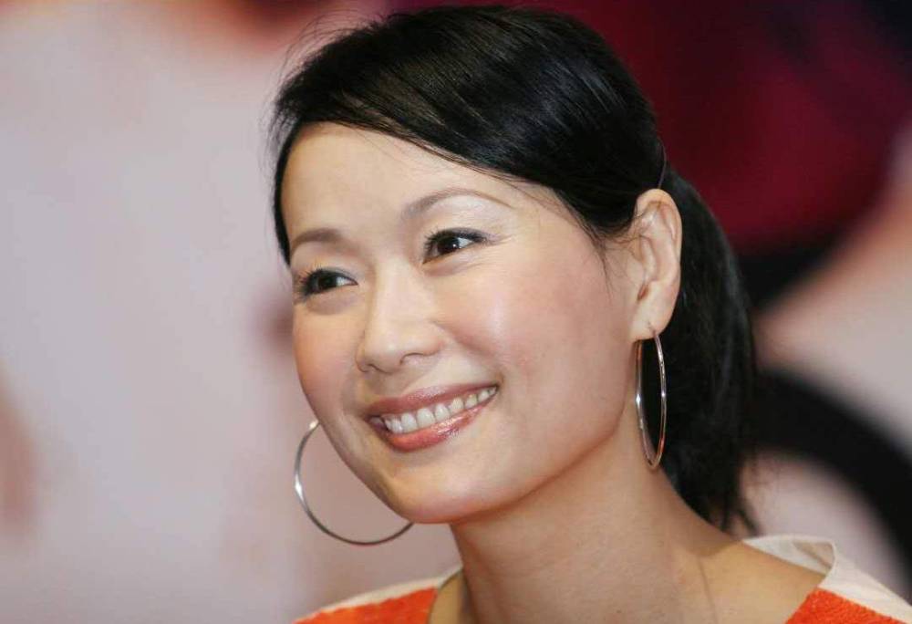叶童|57岁叶童近况曝光，“素颜”显老态，被指不如旁边69岁男演员年轻
