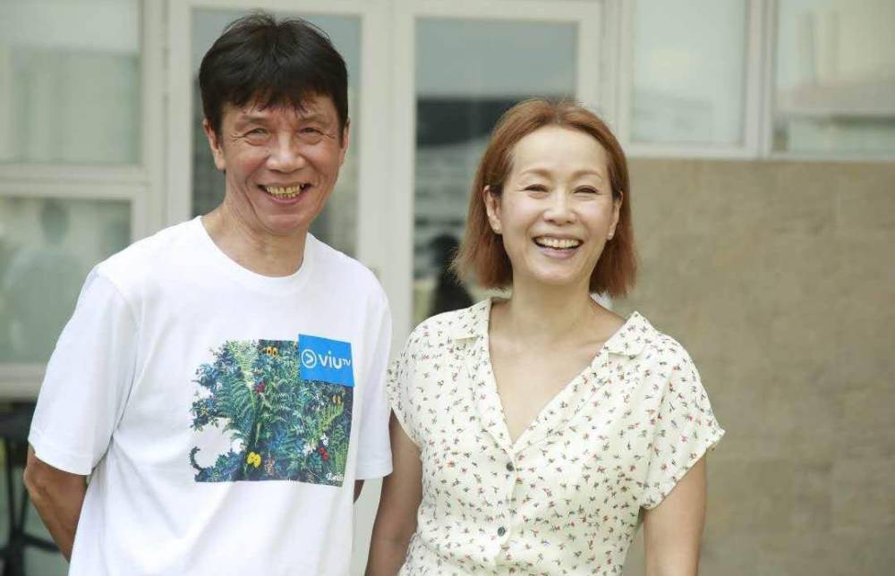 叶童|57岁叶童近况曝光，“素颜”显老态，被指不如旁边69岁男演员年轻