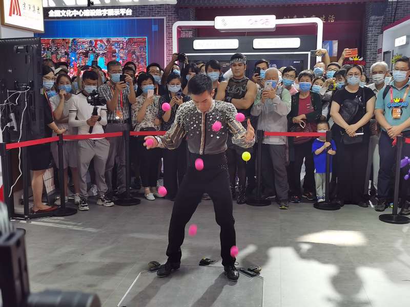 国家会议中心|杂技、裸眼3D、移动VR…这里有份服贸会好玩“体验卡”请查收