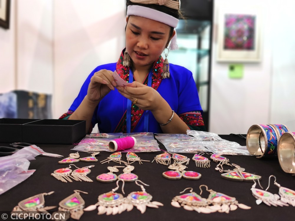 广西南宁民间工艺品异彩纷呈