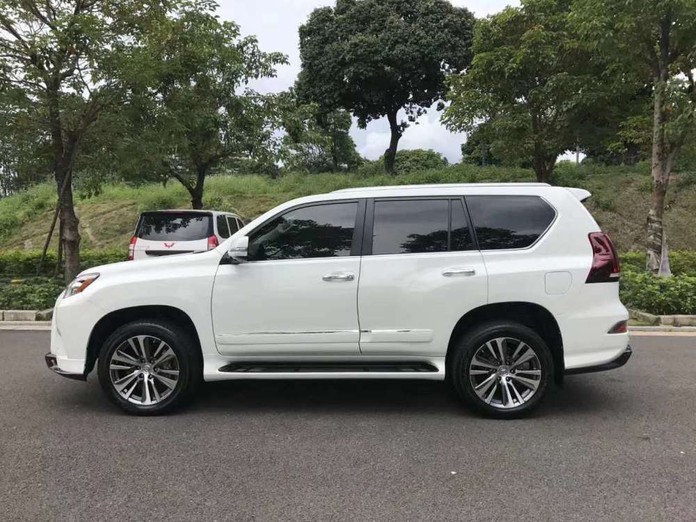 2020款雷克萨斯gx460售价30万,更显其强劲刚毅的风格